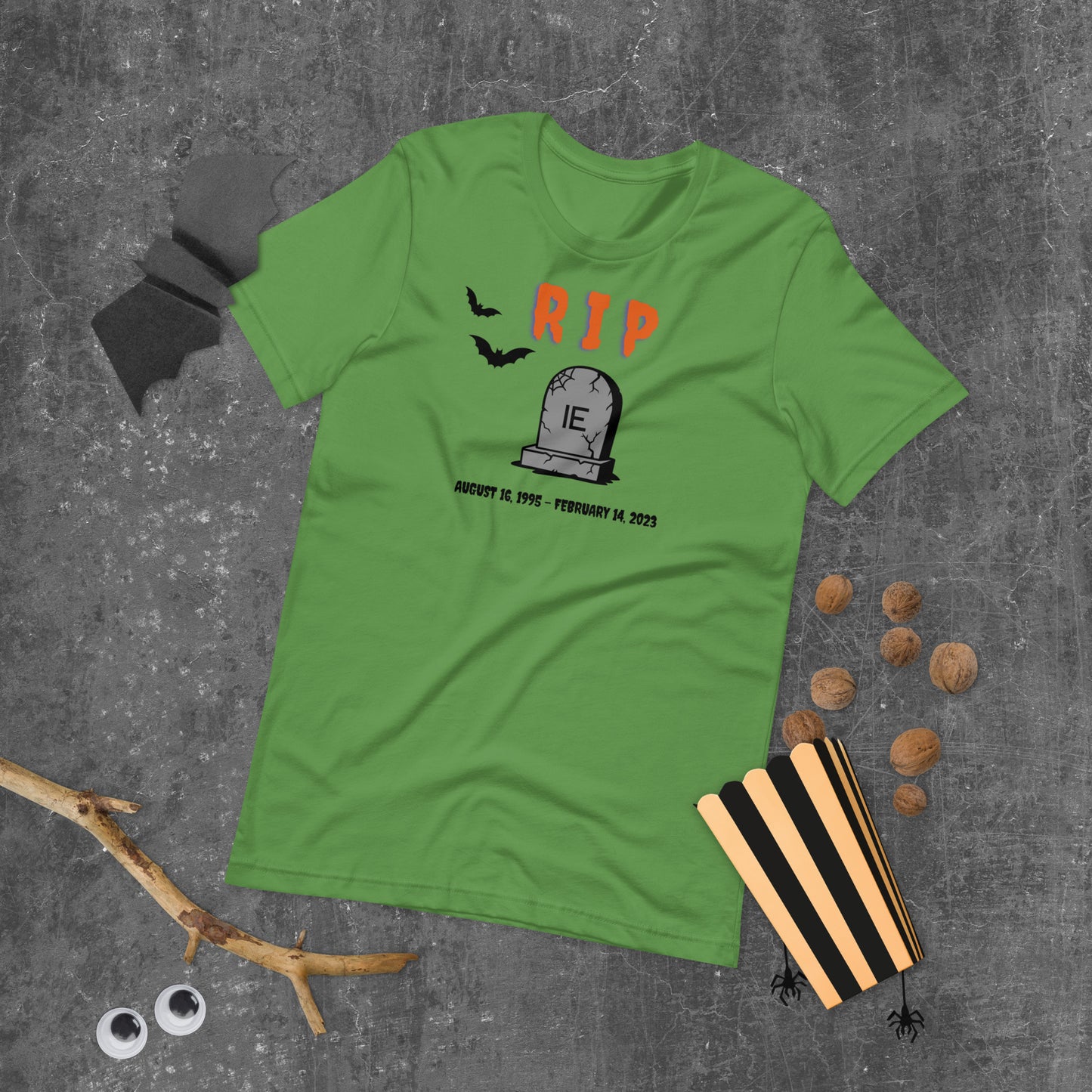 A Halloween T-Shirt for Sysadmins that shows a picture of a tombstone with the letters IE on it and the title RIP and the date Internet Explorer premiered and the date that it was disabled.