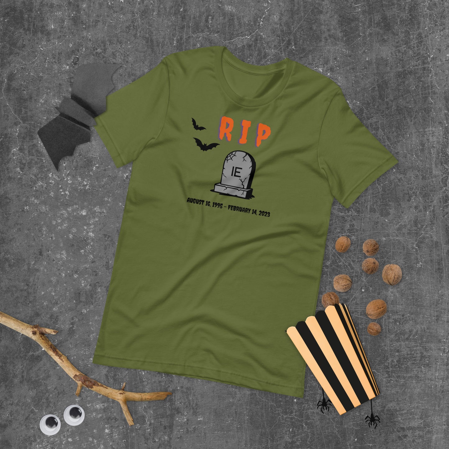 A Halloween T-Shirt for Sysadmins that shows a picture of a tombstone with the letters IE on it and the title RIP and the date Internet Explorer premiered and the date that it was disabled.